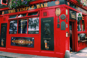 Read more about the article Raise a Glass: Dublin’s Best Pubs for Savoring Guinness