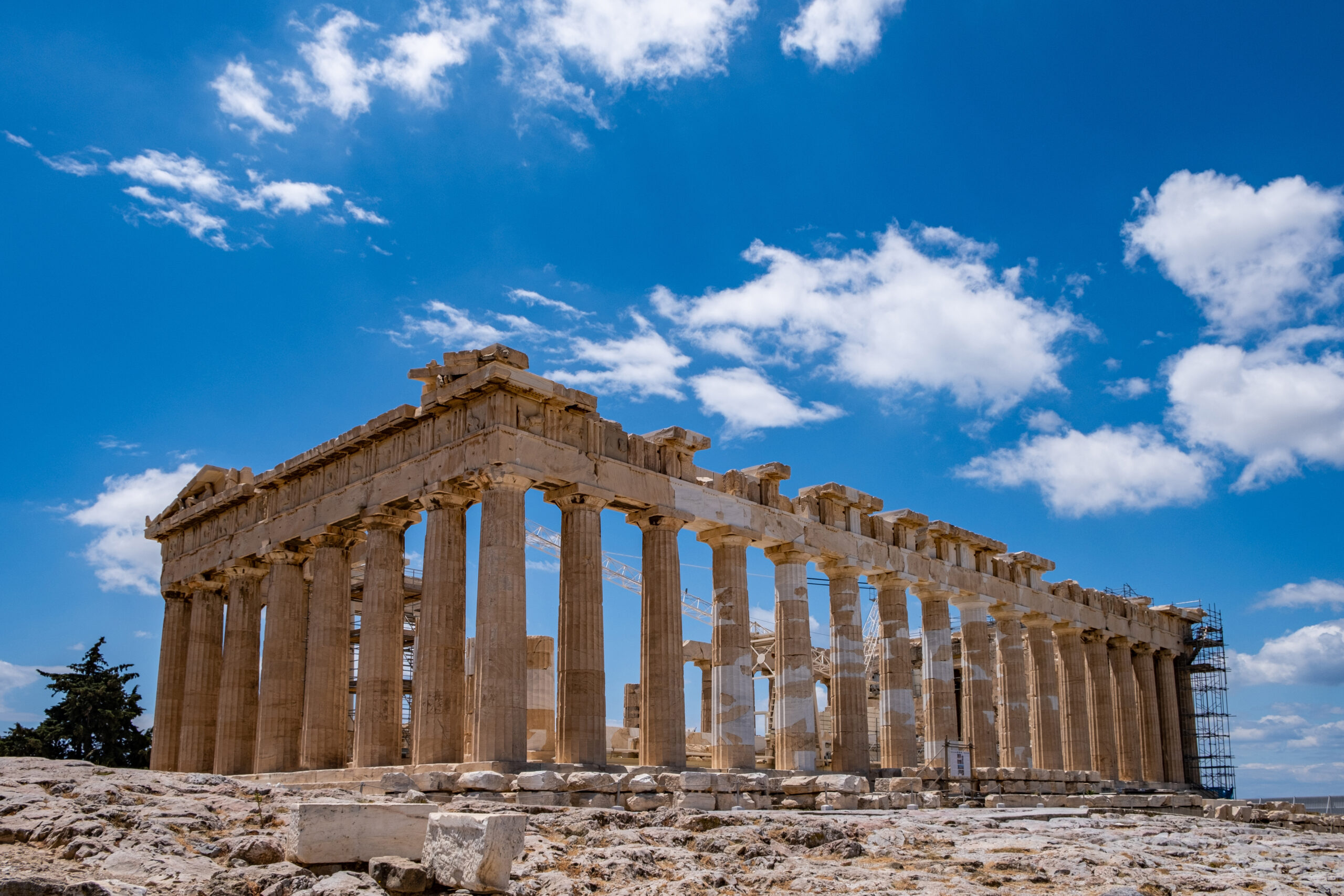 Read more about the article The Heat in Greece: Closing the Acropolis to Protect Visitors
