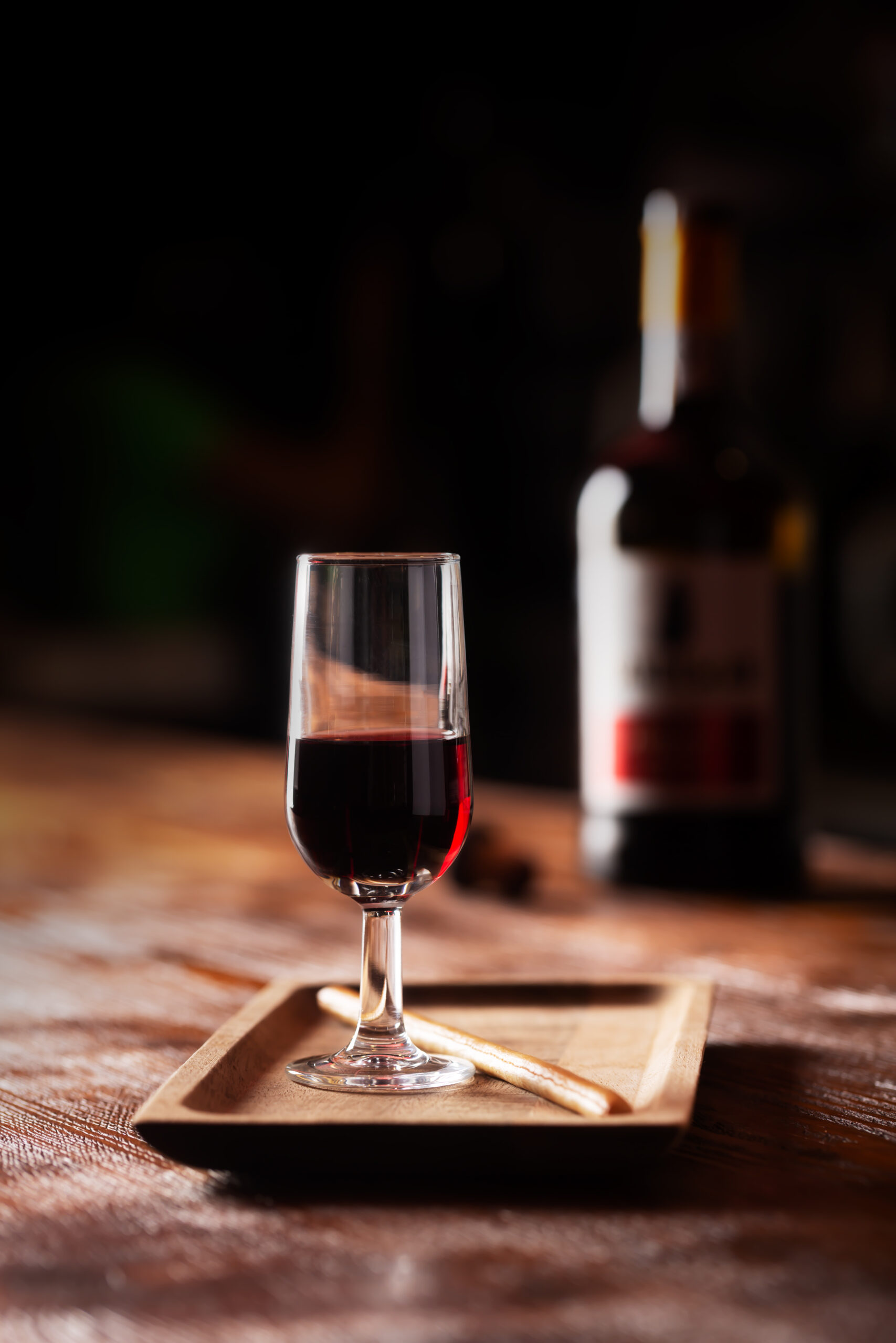 Read more about the article Sipping the Richness of Portugal: A Guide to Drinking Port Wine